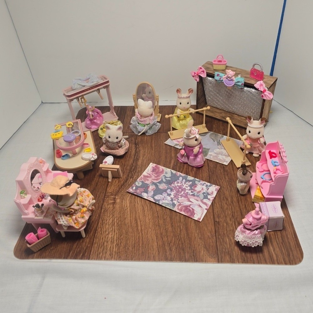 Calico Critters Ballerina Bunny with Dresses Barre Mirror Makeup Jewelry Acces